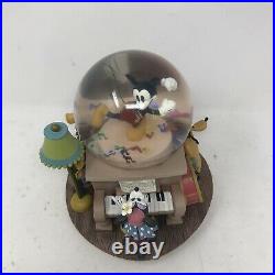 Disney Minnies Yoo Hoo MUSICAL SnowGlobe Mickey, Donald, Goofy, Pluto