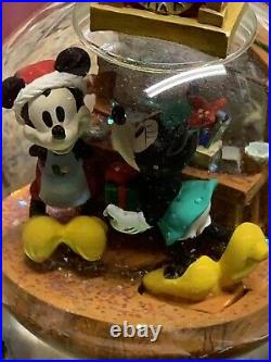 Disney Musical Snow Globe Christmas 1999 Mickie Mouse Donald Duck Lights Moving