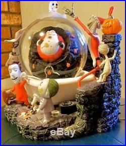 Disney Nightmare Before Christmas Jack Skellington Captures Santa Snow Globe