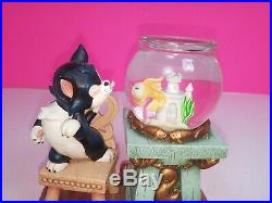 Disney Pinocchio Figaro & Cleo Cat with Fish Snowglobe Figure Great Shape