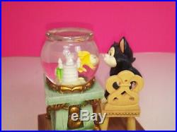 Disney Pinocchio Figaro & Cleo Cat with Fish Snowglobe Figure Great Shape