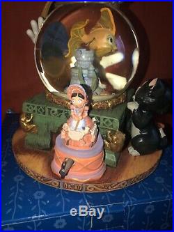 Disney Pinocchio Musical Snowglobe Figurine Toyland Figaro Cleo Fishbowl W Box