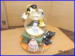 Disney Pinocchio Toyland Fishbowl Cleo Figoro Musical Snow Globe