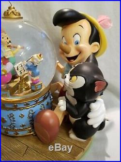 Disney Pinocchio and Figaro Snowglobe Limited Edition