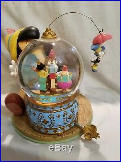 Disney Pinocchio and Figaro Snowglobe Limited Edition