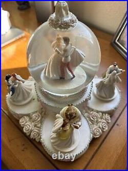 Disney Princesses Wedding Cake / Musical Snow Water Globe