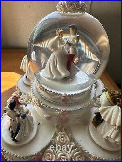 Disney Princesses Wedding Cake / Musical Snow Water Globe