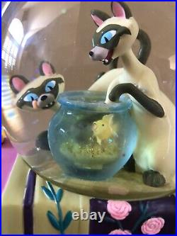 Disney RARE Musical Si & Am Lady and the Tramp Snowglobe