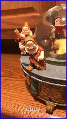 Disney-Snow White 7 Dwarf Musical Snow Globe Reading Book Whistle a Happy Tune