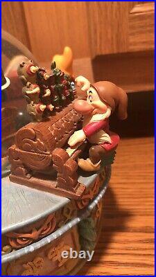 Disney-Snow White 7 Dwarf Musical Snow Globe Reading Book Whistle a Happy Tune Disney-Snow White 7 Dwarf Musical Snow Globe Reading Book Whistle a Happy Tune