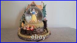Disney Snow White 7 Dwarfs Cottage Train Musical ZIP-A-DEE-DOO-DAH Snow Globe