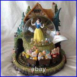 Disney Snow White & 7 Dwarfs Musical Rotating Figurine SnowGlobe-MIB