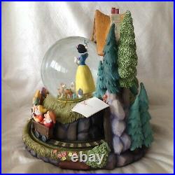 Disney Snow White & 7 Dwarfs Musical Rotating Figurine SnowGlobe-MIB