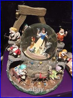 Disney Snow White Musical Snow Globe