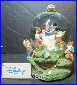 Disney Snow White Seven Dwarfs Someday My Prince Will Come Musical Snow Globe