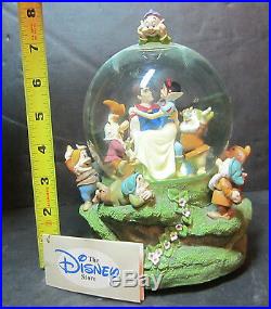 Disney Snow White Seven Dwarfs Someday My Prince Will Come Musical Snow Globe