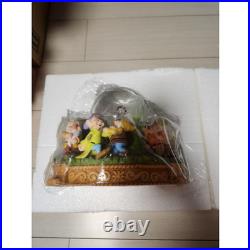 Disney Snow White Snow Globe Seven Dwarfs