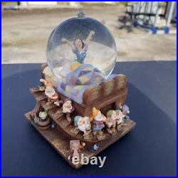 Disney Snow White The Seven Dwarfs Waking Up Snow Globe Light Up 1