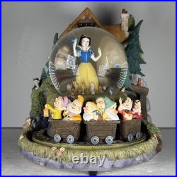 Disney Snow White & The Seven Dwarves Large Music Box Snow Globe WORKING