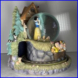 Disney Snow White & The Seven Dwarves Large Music Box Snow Globe WORKING