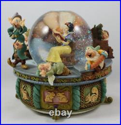 Disney Snow White and the Seven Dwarfs Animated Musical Water Snow Globe