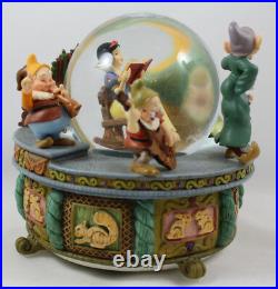 Disney Snow White and the Seven Dwarfs Animated Musical Water Snow Globe