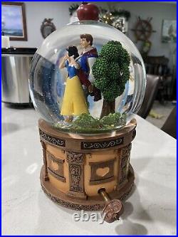 Disney Snow White musical snow globe