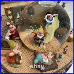Disney Snow White & the Seven Dwarfs Glitter Snow Globe Silly Song Dwarf's Yodel