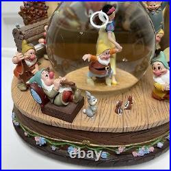 Disney Snow White & the Seven Dwarfs Glitter Snow Globe Silly Song Dwarf's Yodel