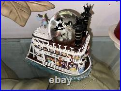 Disney Steamboat Willie Liberty Belle River Boat Mickey Mouse Snowglobe