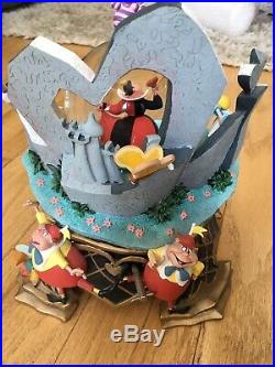 Disney Store Alice In Wonderland Snow Globe queen of hearts Very RARE Valentines