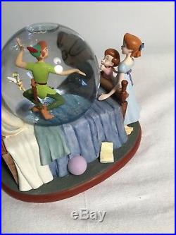 Disney Store Exclusive Peter Pan IN THE BED ROOM Figurine SnowGlobe-RARE