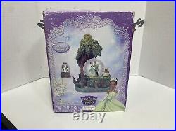 Disney Store Exclusive Princess & the Frog Tiana Naveen Wedding Snow Globe