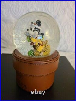 Disney Store Mickey Mouse-Happy Holidays Gift Box Snow globe NEW