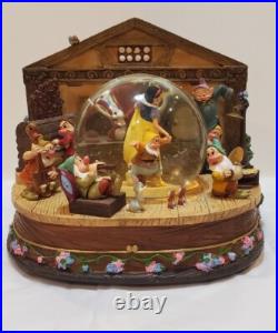 Disney Store Musical Snow Globe Snow White & The Seven Dwarfs Spinning Center
