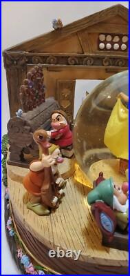 Disney Store Musical Snow Globe Snow White & The Seven Dwarfs Spinning Center