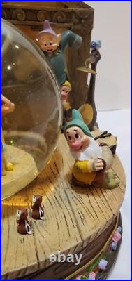 Disney Store Musical Snow Globe Snow White & The Seven Dwarfs Spinning Center