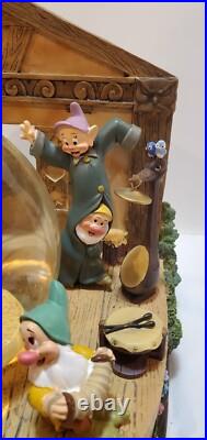 Disney Store Musical Snow Globe Snow White & The Seven Dwarfs Spinning Center