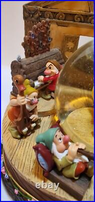 Disney Store Musical Snow Globe Snow White & The Seven Dwarfs Spinning Center