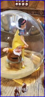 Disney Store Musical Snow Globe Snow White & The Seven Dwarfs Spinning Center