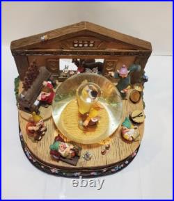 Disney Store Musical Snow Globe Snow White & The Seven Dwarfs Spinning Center