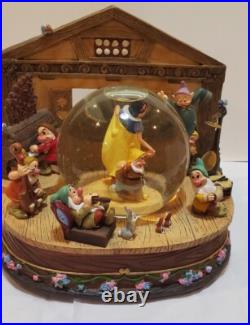 Disney Store Musical Snow Globe Snow White & The Seven Dwarfs Spinning Center