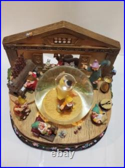 Disney Store Musical Snow Globe Snow White & The Seven Dwarfs Spinning Center