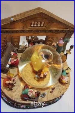 Disney Store Musical Snow Globe Snow White & The Seven Dwarfs Spinning Center