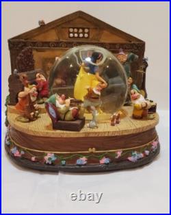Disney Store Musical Snow Globe Snow White & The Seven Dwarfs Spinning Center