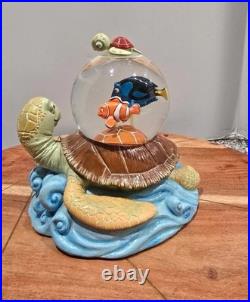 Disney Store Pixar Finding Nemo Crush & Squirt Snow Globe Disney Store Pixar Finding Nemo Crush & Squirt Snow Globe