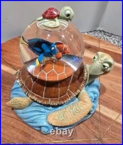 Disney Store Pixar Finding Nemo Crush & Squirt Snow Globe Disney Store Pixar Finding Nemo Crush & Squirt Snow Globe