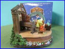 Disney Store Snow White and the Seven Dwarfs Music Box Water Globe Rare Vintage