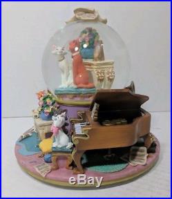 Disney The Aristocats Musical Snowglobe Everybody Wants To Be A Cat Snow Globe