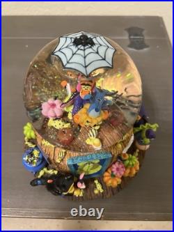Disney Winnie the Pooh Halloween Tiggers Haunted House Musical Snow Globe Works